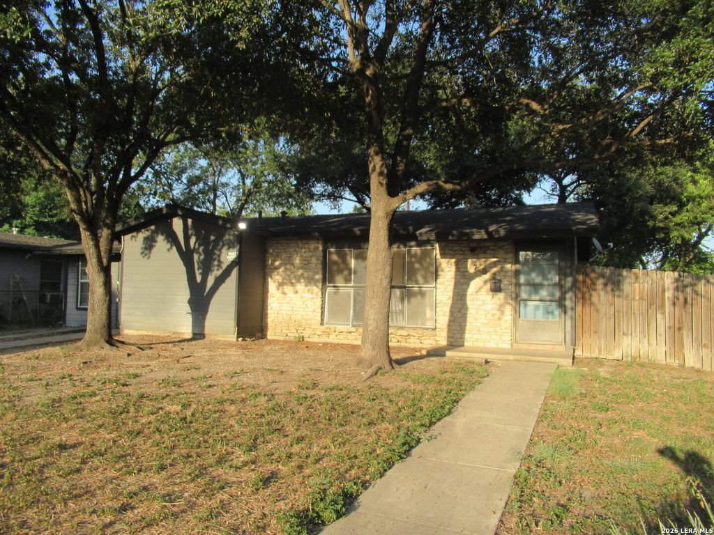 702 LONGLEAF ST, San Antonio, TX 78219