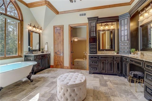 6219 Woodlake Drive, Buford, GA 30518