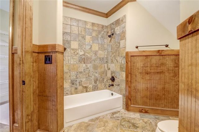 6219 Woodlake Drive, Buford, GA 30518