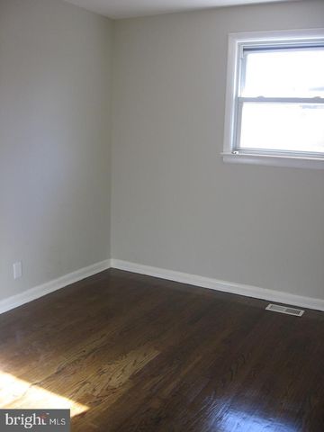 7 W 7TH ST, Burlington, NJ 08016