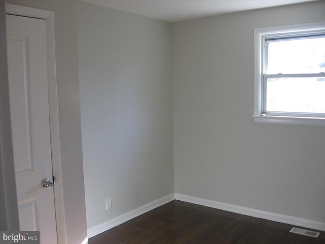 7 W 7TH ST, Burlington, NJ 08016
