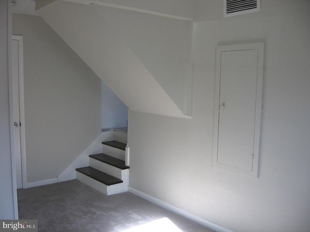 7 W 7TH ST, Burlington, NJ 08016