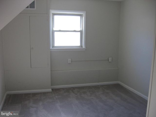7 W 7TH ST, Burlington, NJ 08016