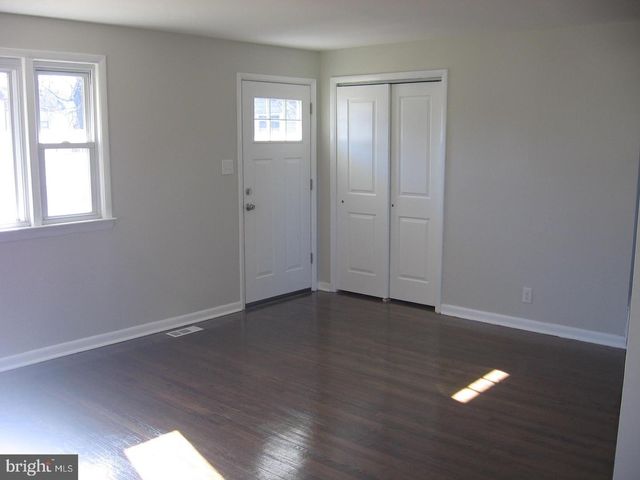 7 W 7TH ST, Burlington, NJ 08016