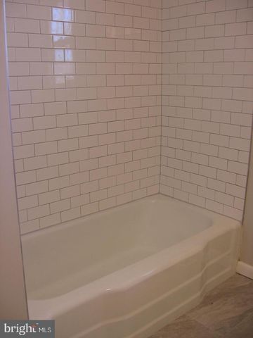 7 W 7TH ST, Burlington, NJ 08016