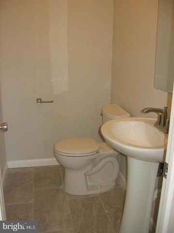 7 W 7TH ST, Burlington, NJ 08016