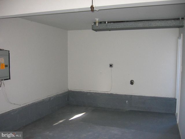 7 W 7TH ST, Burlington, NJ 08016