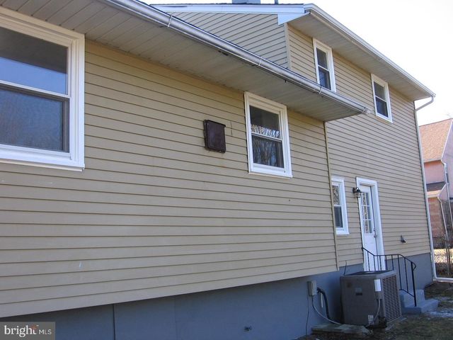 7 W 7TH ST, Burlington, NJ 08016