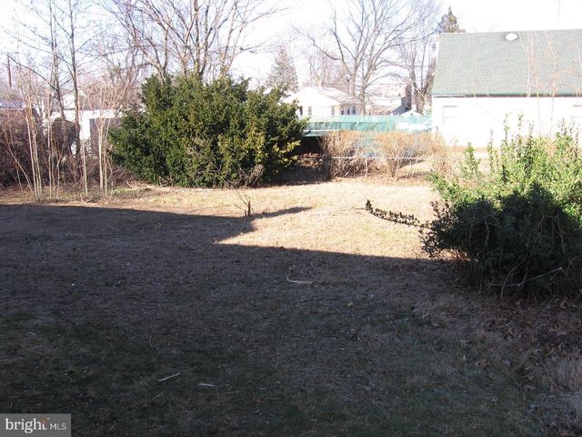 7 W 7TH ST, Burlington, NJ 08016
