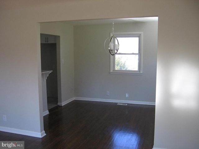 7 W 7TH ST, Burlington, NJ 08016