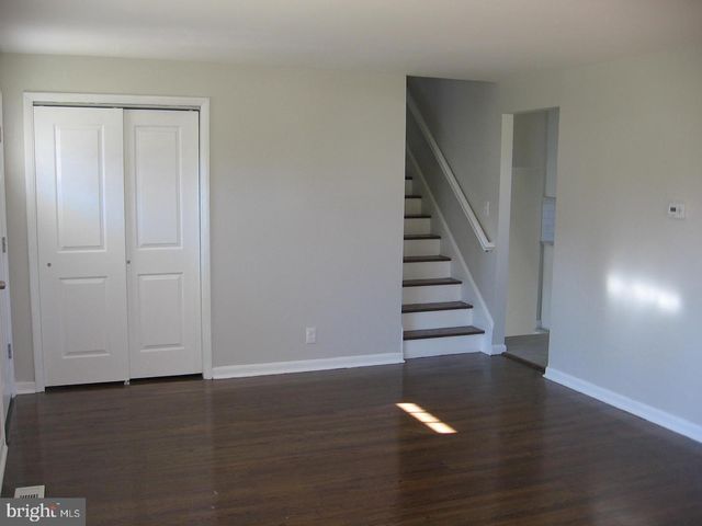 7 W 7TH ST, Burlington, NJ 08016