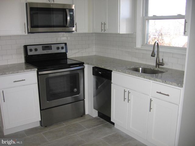 7 W 7TH ST, Burlington, NJ 08016
