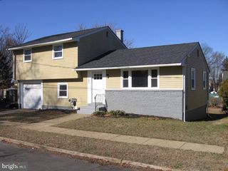 7 W 7TH ST, Burlington, NJ 08016