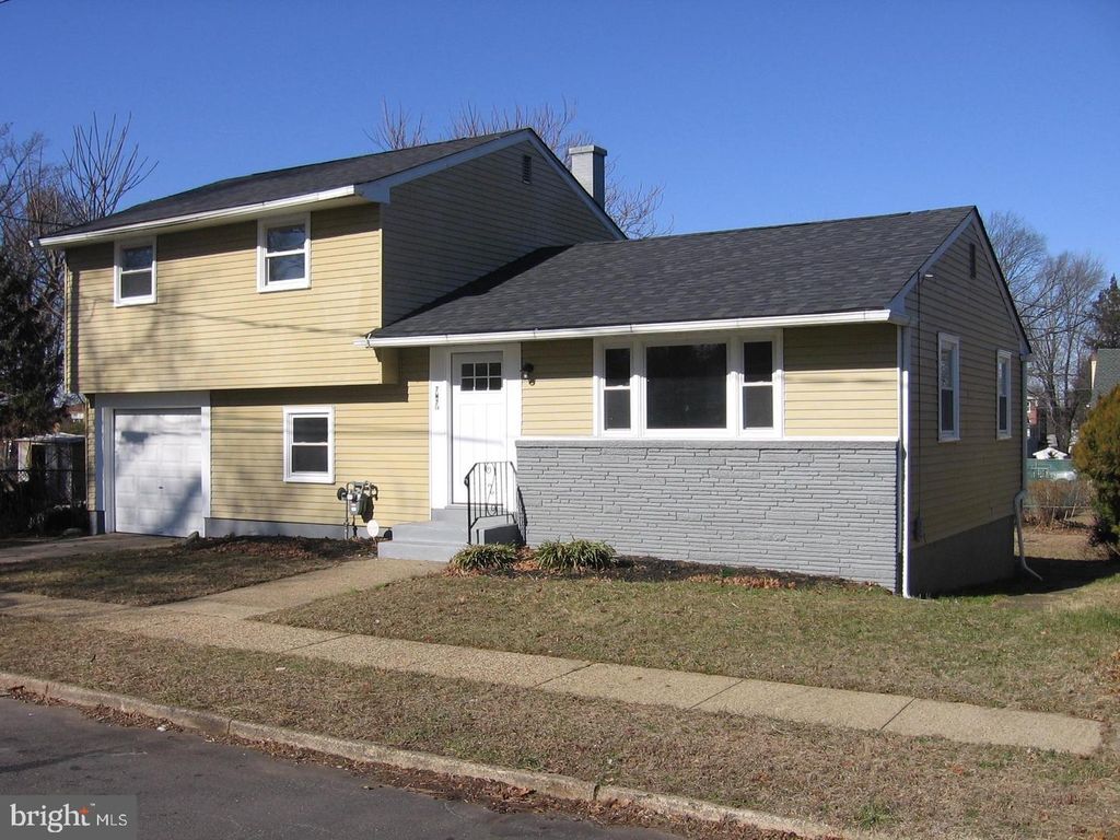 7 W 7TH ST, Burlington, NJ 08016