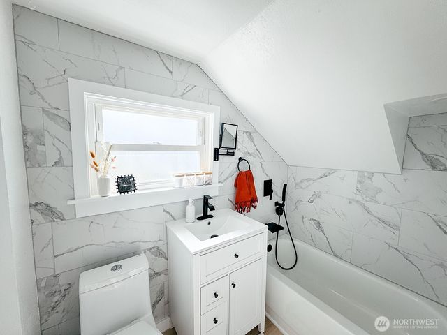 2127 8th Street, Bremerton, WA 98312