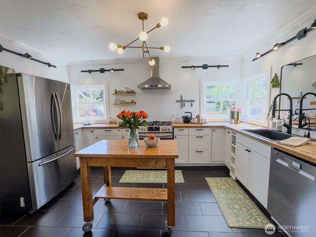 2127 8th Street, Bremerton, WA 98312