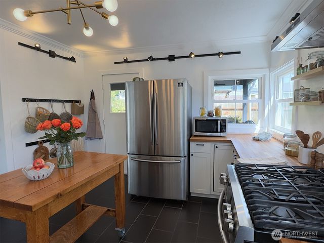 2127 8th Street, Bremerton, WA 98312
