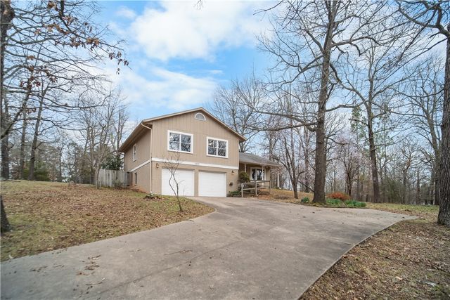 13897 Dogwood Drive, Fayetteville, AR 72704