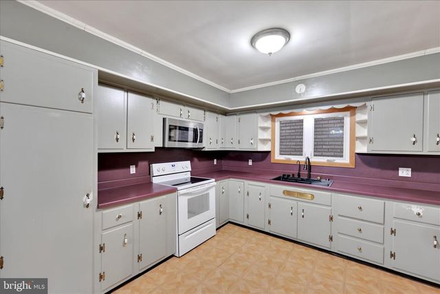 68 CENTER AVE, Schuylkill Haven, PA 17972