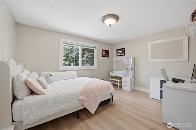 1024 Crestwood Lane, Fircrest, WA 98466