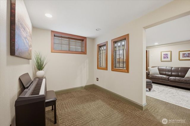 1024 Crestwood Lane, Fircrest, WA 98466