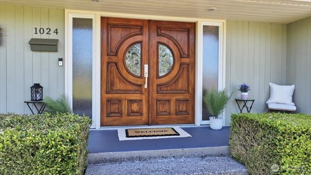 1024 Crestwood Lane, Fircrest, WA 98466