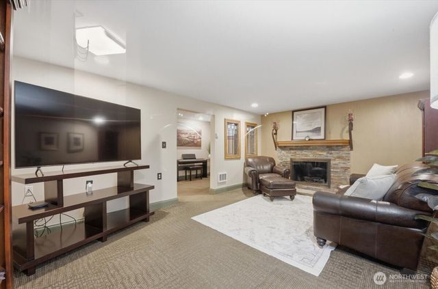 1024 Crestwood Lane, Fircrest, WA 98466