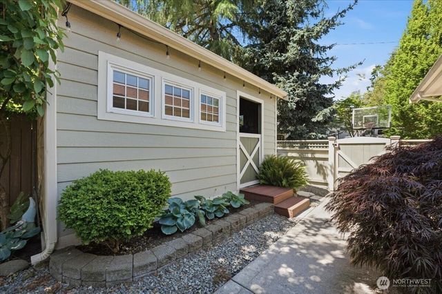 1024 Crestwood Lane, Fircrest, WA 98466
