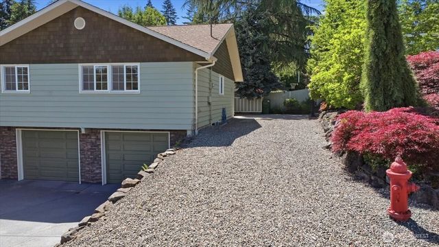1024 Crestwood Lane, Fircrest, WA 98466
