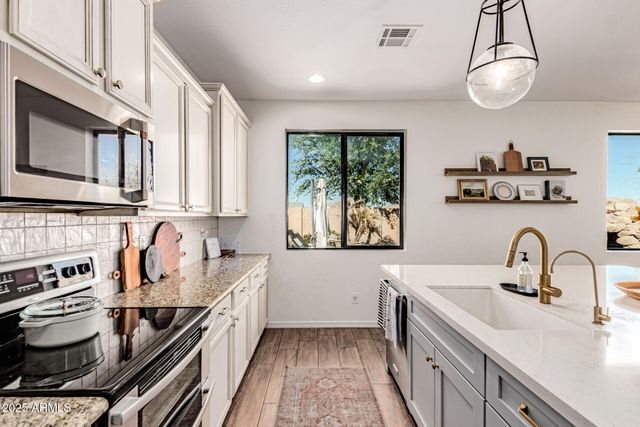 4080 E CANYON Way, Chandler, AZ 85249