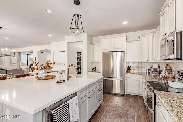 4080 E CANYON Way, Chandler, AZ 85249