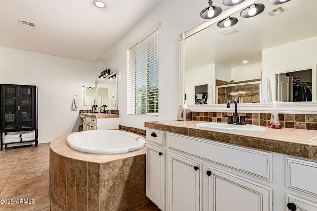 4080 E CANYON Way, Chandler, AZ 85249