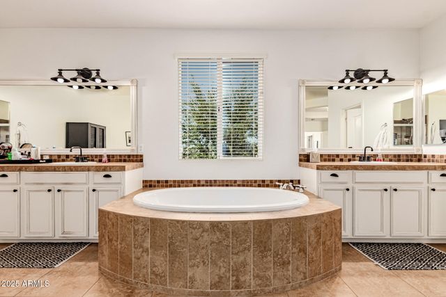 4080 E CANYON Way, Chandler, AZ 85249