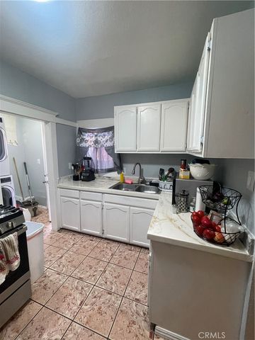 288 E 43rd, Los Angeles, CA 90011