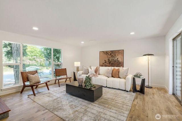 16051 21st Avenue SW, Burien, WA 98166