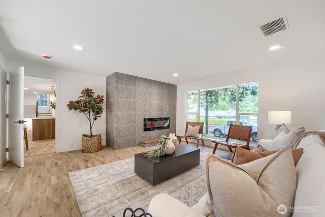 16051 21st Avenue SW, Burien, WA 98166