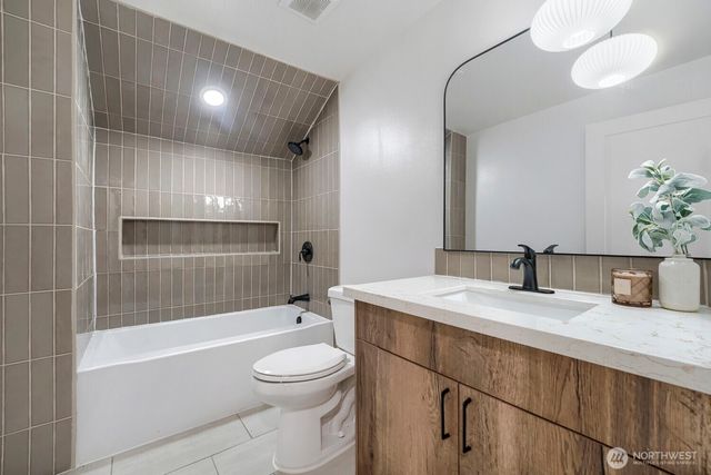 16051 21st Avenue SW, Burien, WA 98166