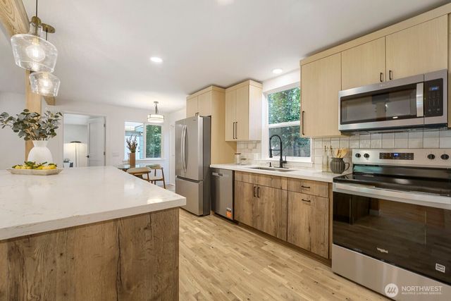 16051 21st Avenue SW, Burien, WA 98166