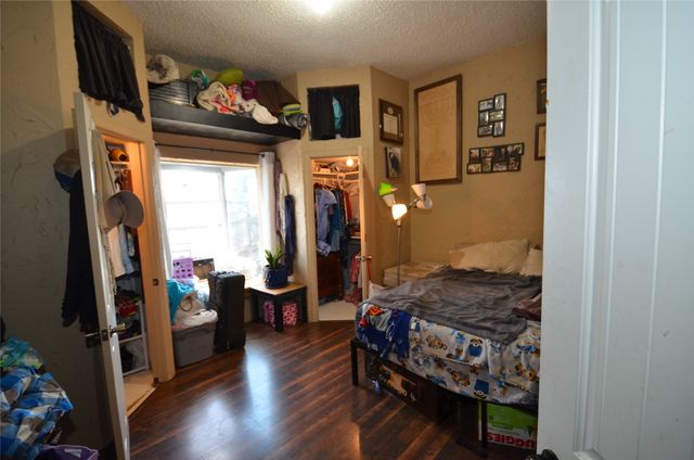 146 W Baggett Avenue, Poolville, TX 76487