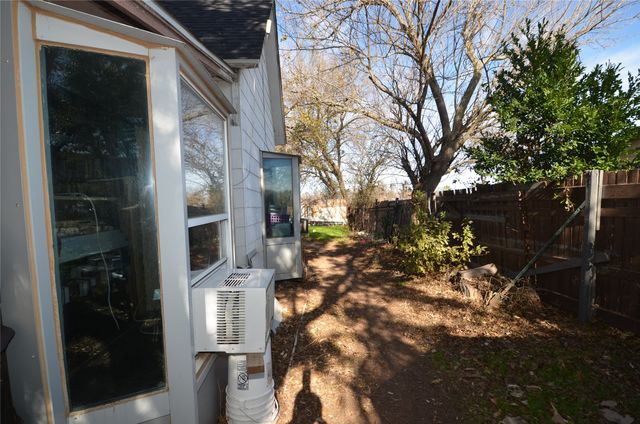 146 W Baggett Avenue, Poolville, TX 76487