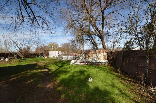 146 W Baggett Avenue, Poolville, TX 76487