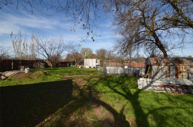 146 W Baggett Avenue, Poolville, TX 76487