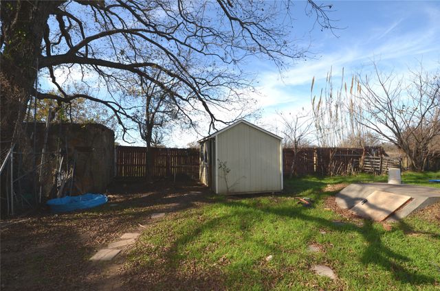 146 W Baggett Avenue, Poolville, TX 76487