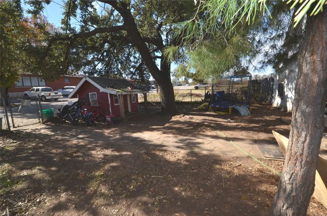 146 W Baggett Avenue, Poolville, TX 76487