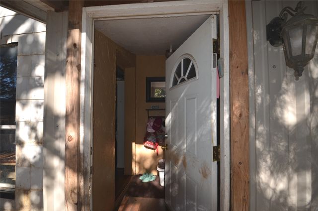 146 W Baggett Avenue, Poolville, TX 76487