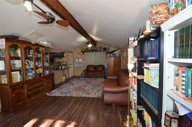 146 W Baggett Avenue, Poolville, TX 76487