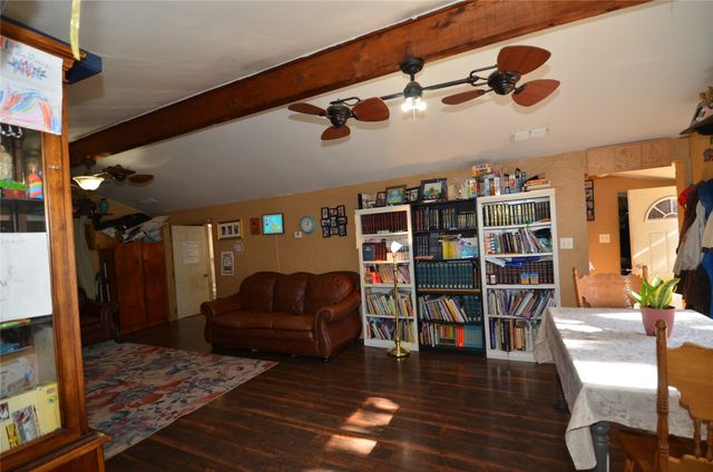 146 W Baggett Avenue, Poolville, TX 76487