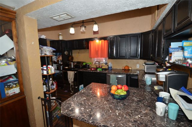 146 W Baggett Avenue, Poolville, TX 76487