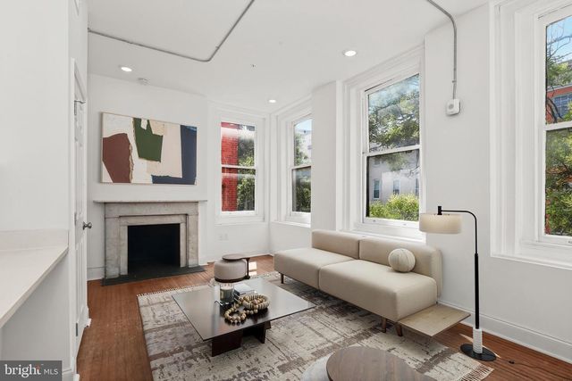 14 E READ ST, Baltimore, MD 21202