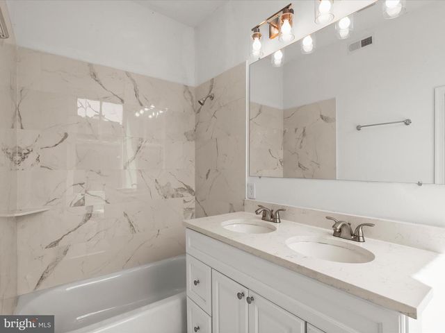 14 E READ ST, Baltimore, MD 21202